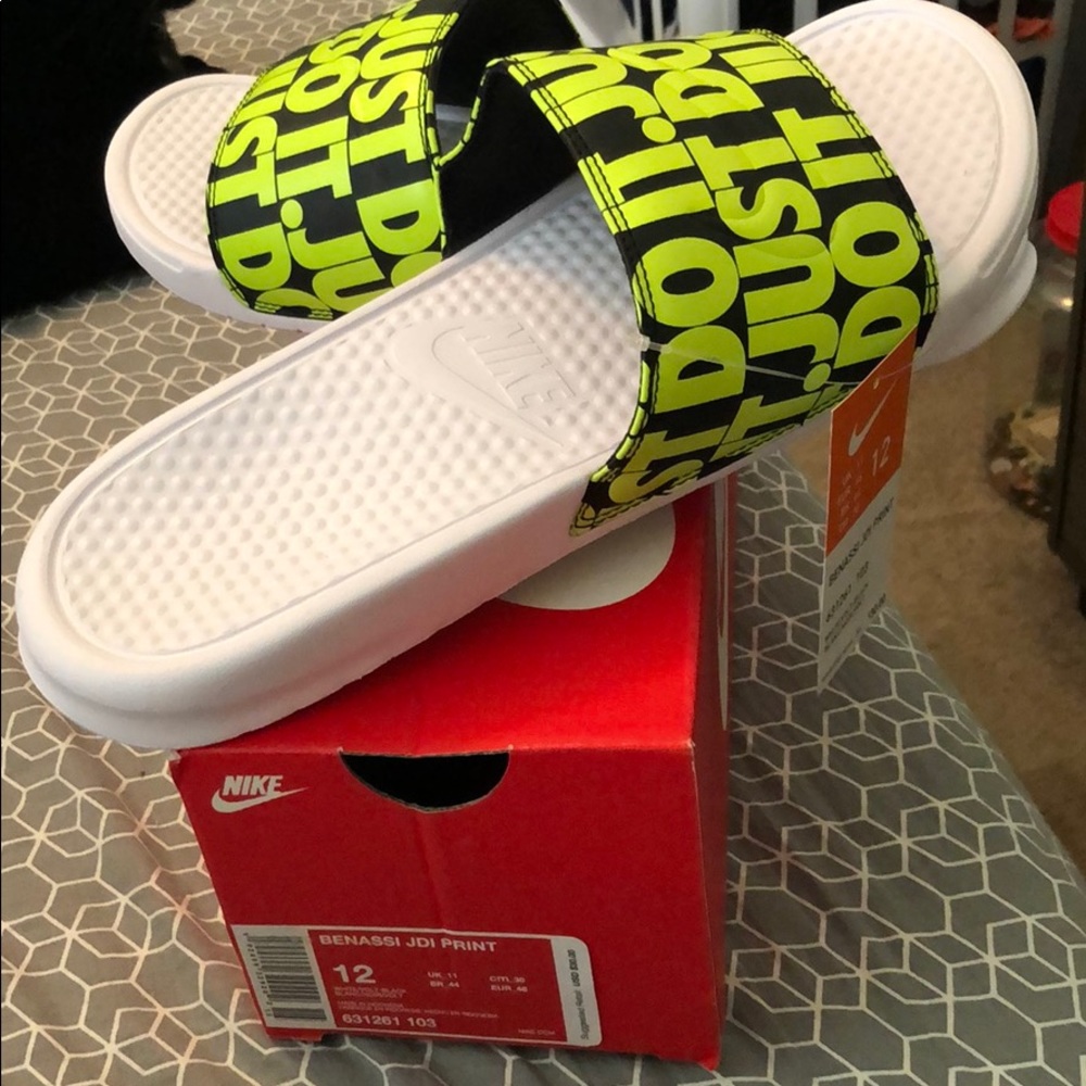 BNWT Nike men’s slides